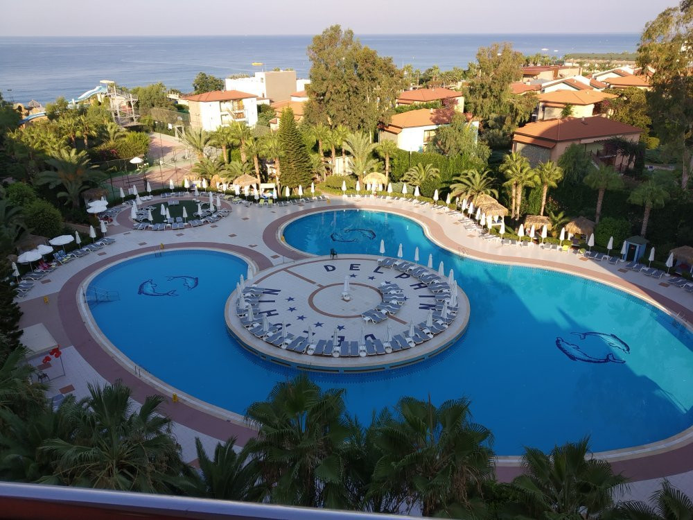 Dolphin de Luxe Hotel