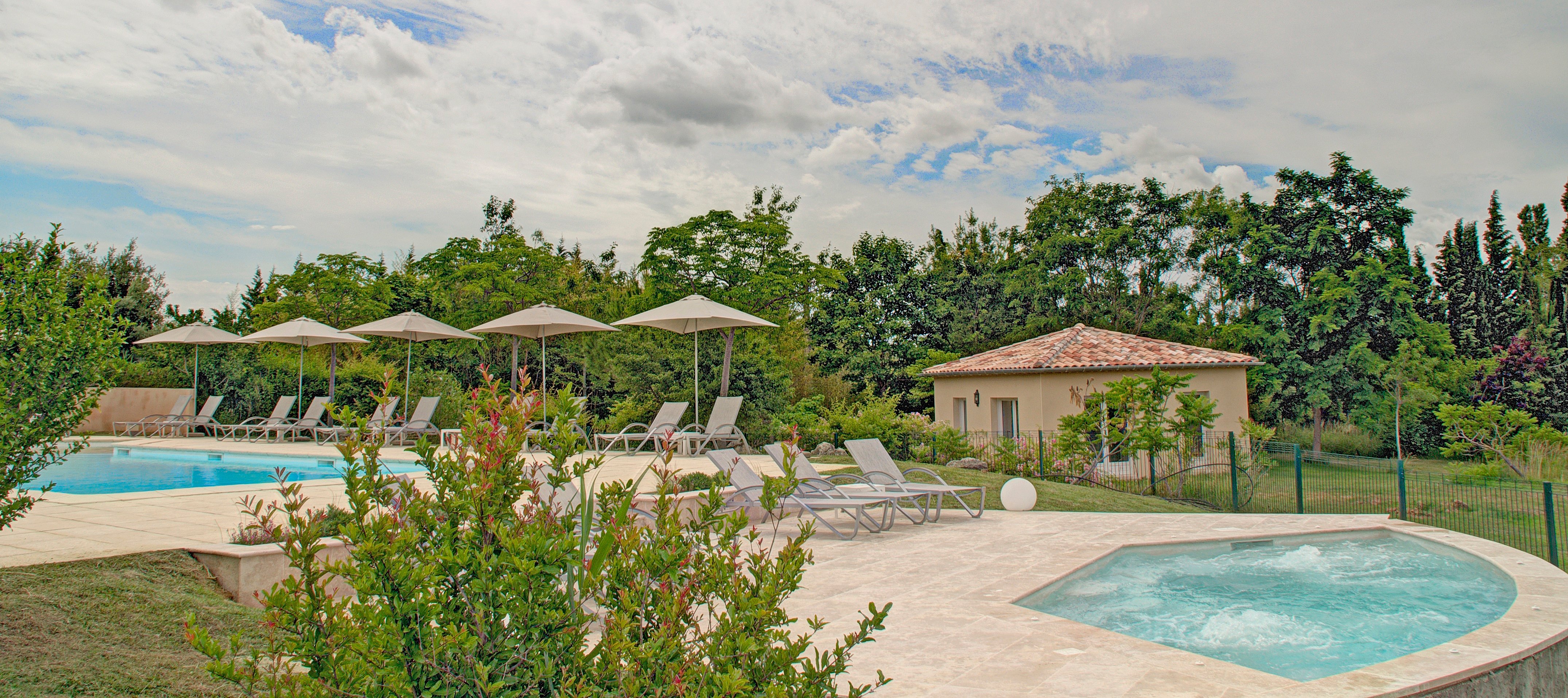 Hotel La Bastide d'Iris-官方