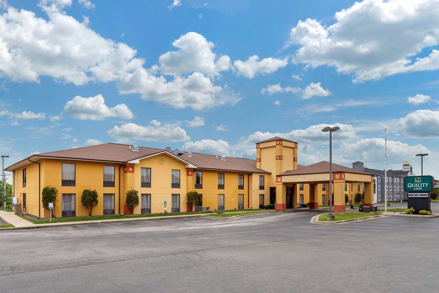 Quality Inn Saint Robert-官方
