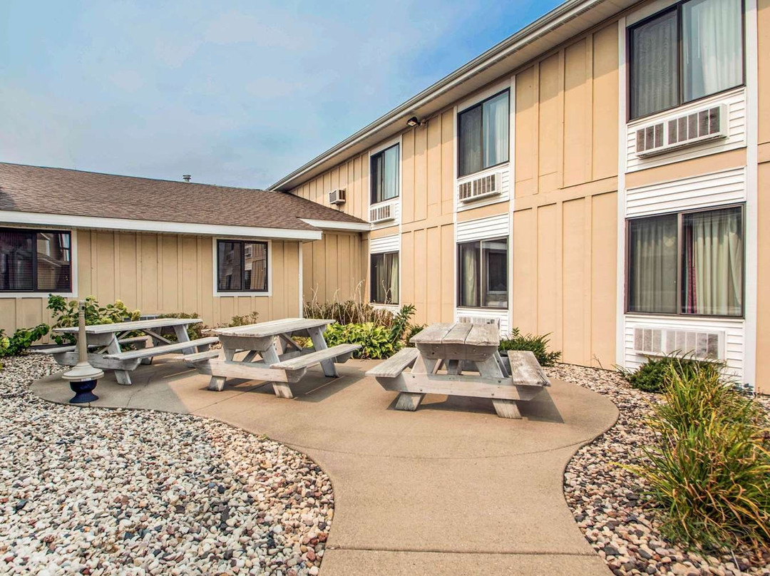 Clarion Pointe Tomah主图