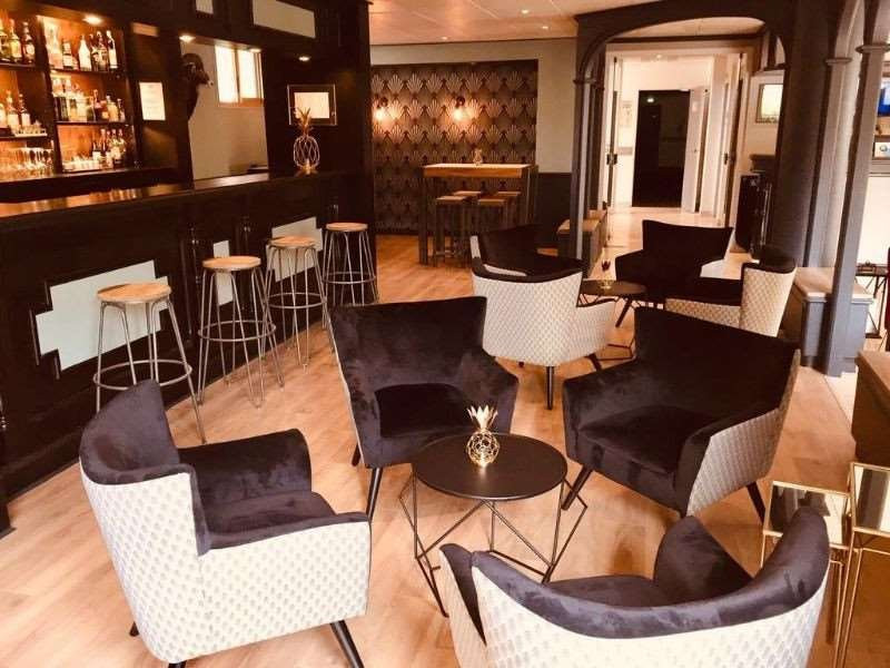 Hôtel Le Cardinal Rueil Centre主图