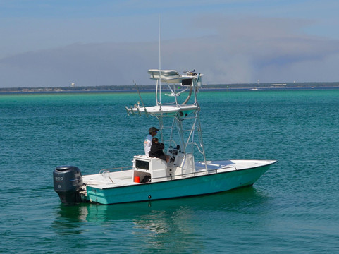 Scallywag Charters Inc.-德斯廷必去景点