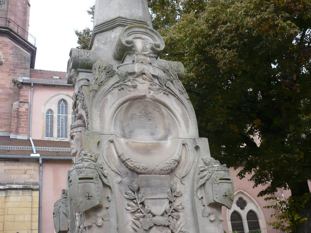 Monument Rodolf Hasbourg景点图片
