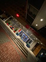 尤日内酒店主图