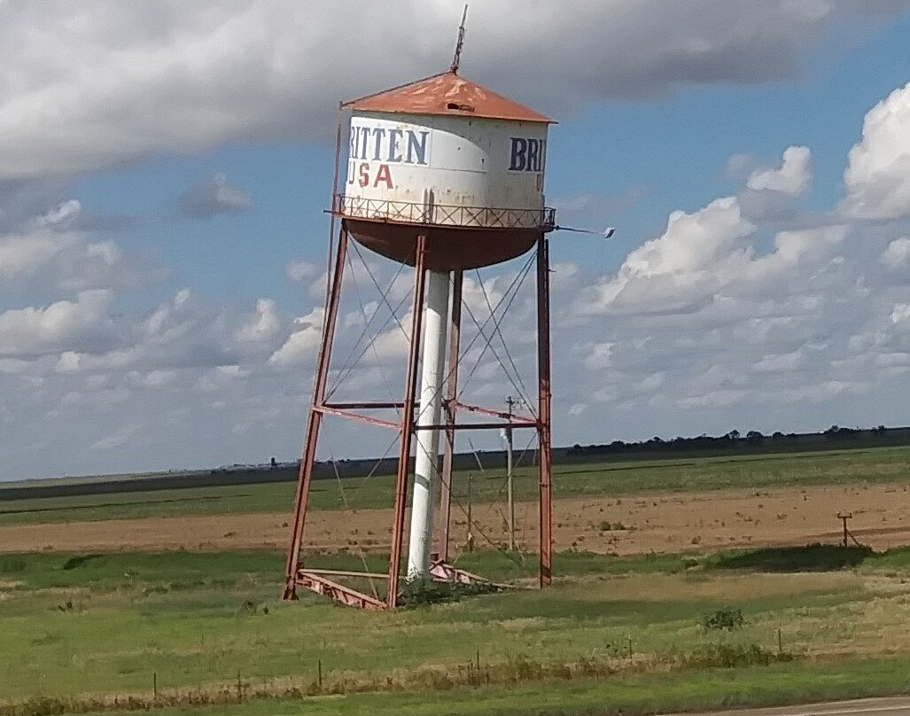 Britten Leaning Water Tower景点图片