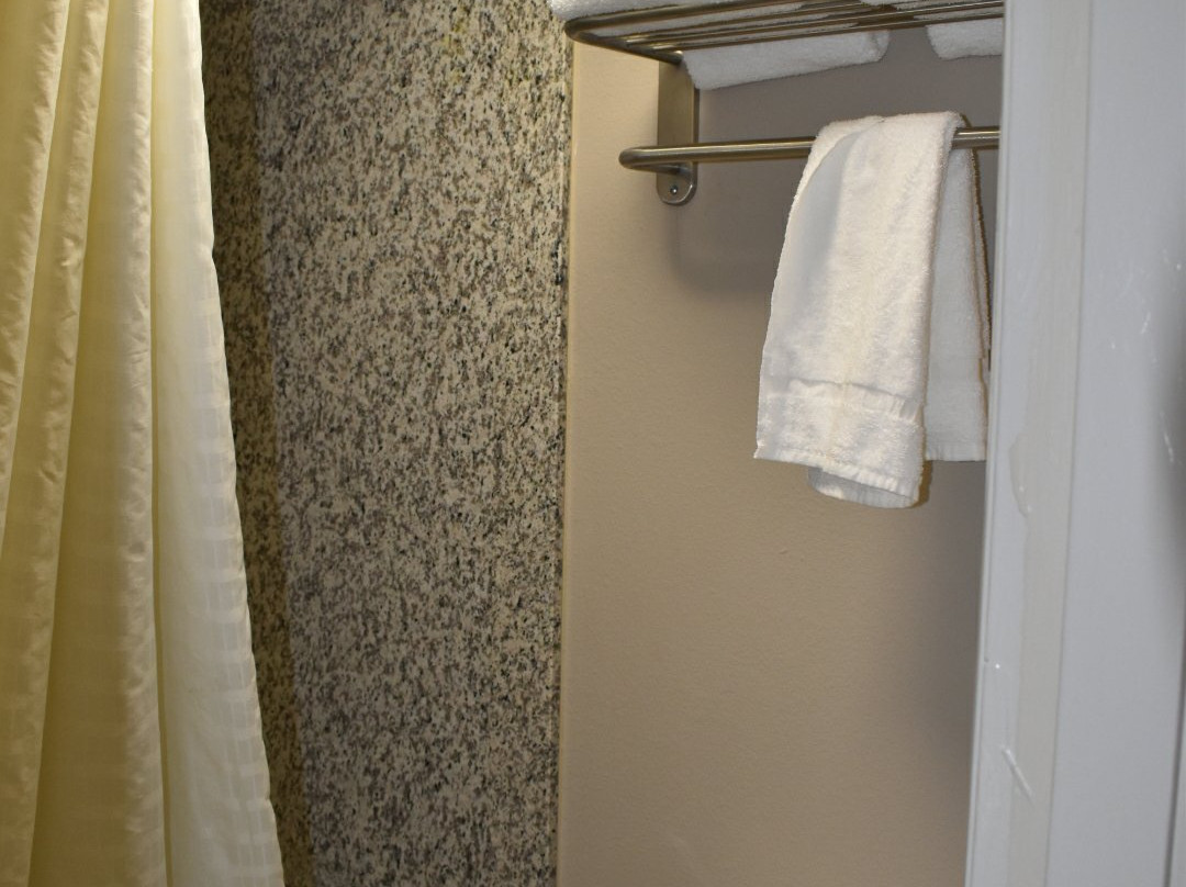 Brentwood Inn and Suites