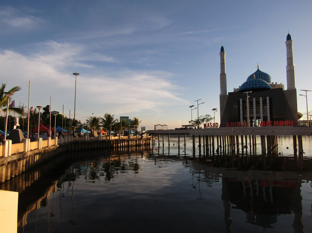 Mosque Amirul Mukminin景点图片