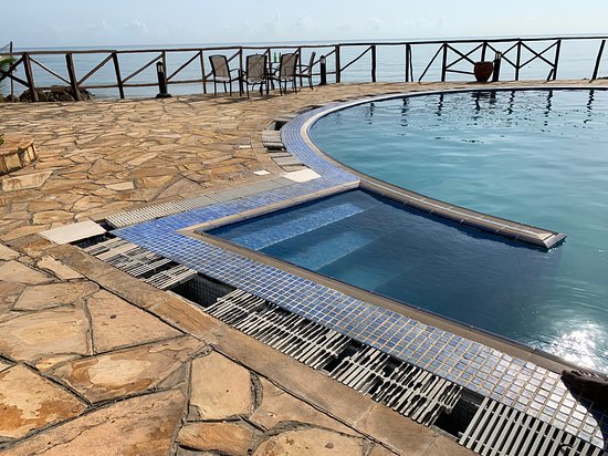 Ledger Plaza Bahari Beach Hotel-泳池