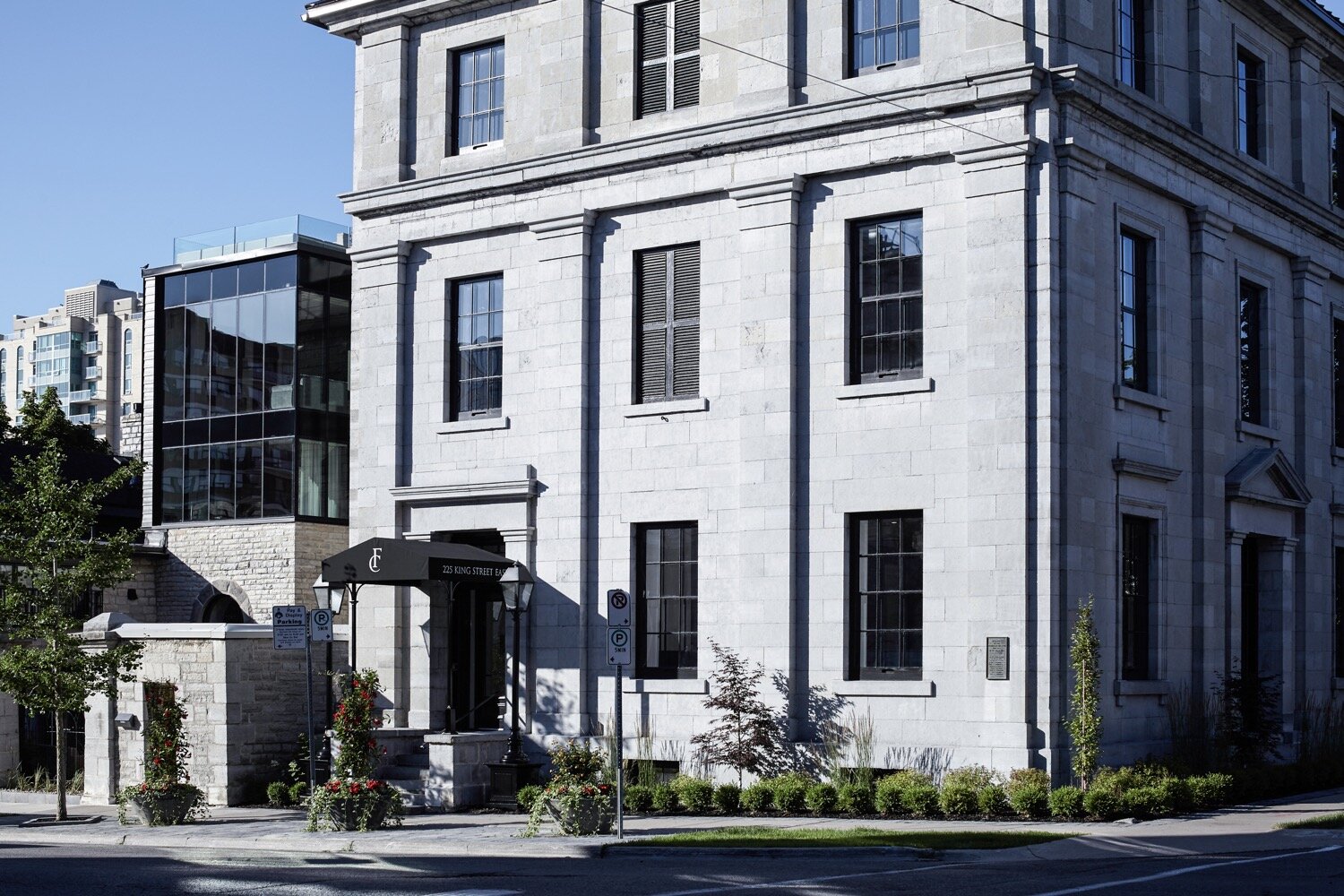 Frontenac Club Inn-官方