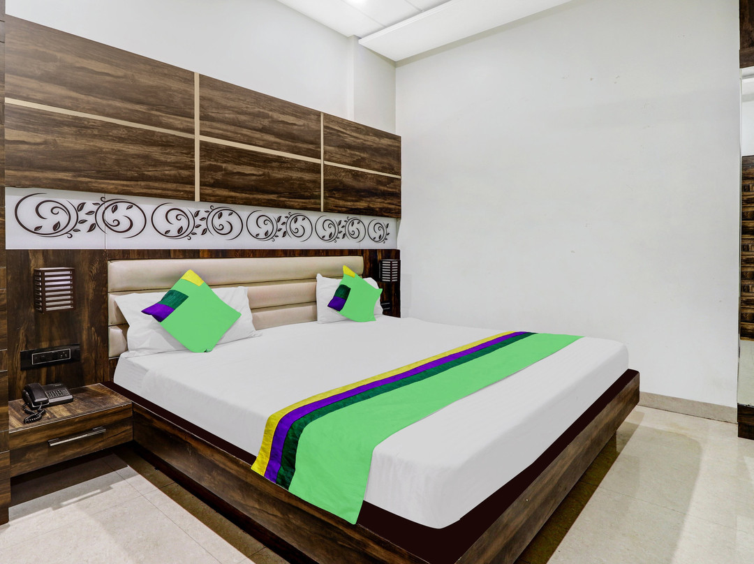Itsy Hotels Anjali Mahal 500, Mtrs From Mathura Railway Station