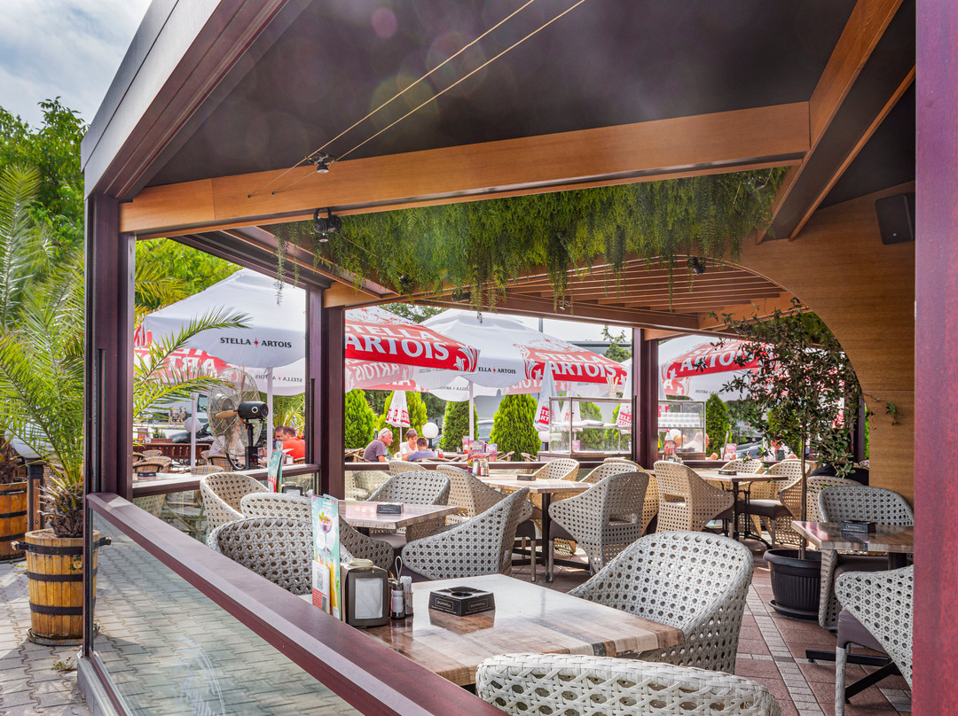 Ustina餐馆和美食-Happy Bar & Grill Shell South