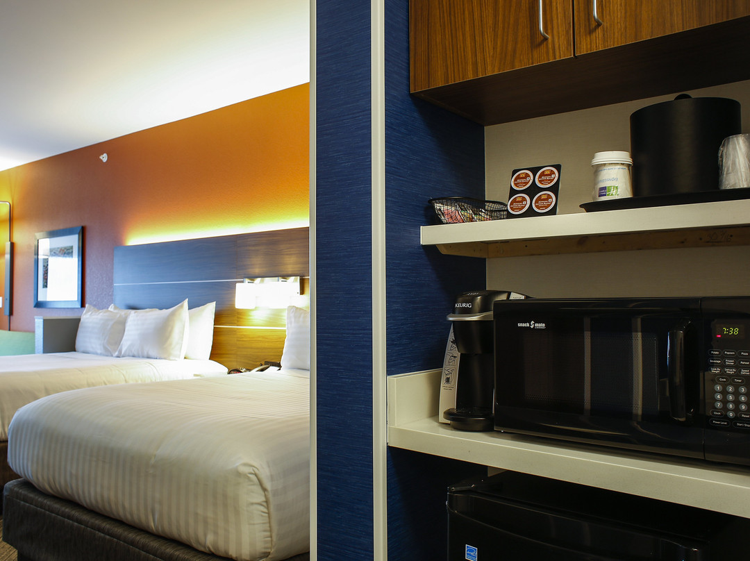 Holiday Inn Express & Suites Louisville Downtown By IHG主图