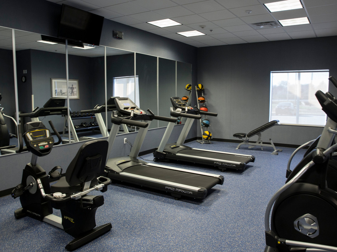 Holiday Inn Express & Suites Edwardsville By IHG主图