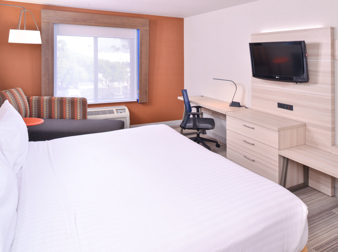 Holiday Inn Express & Suites San Diego Otay Mesa By IHG主图
