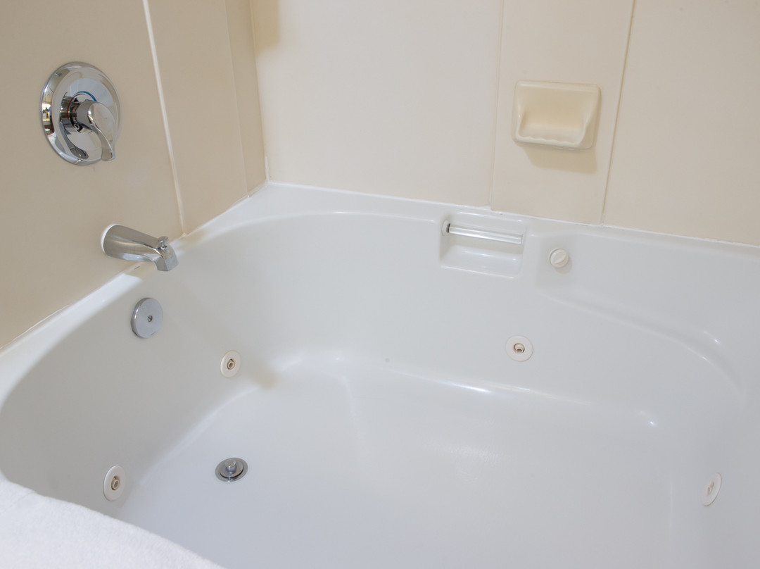 Holiday Inn Express & Suites Burlington by IHG主图