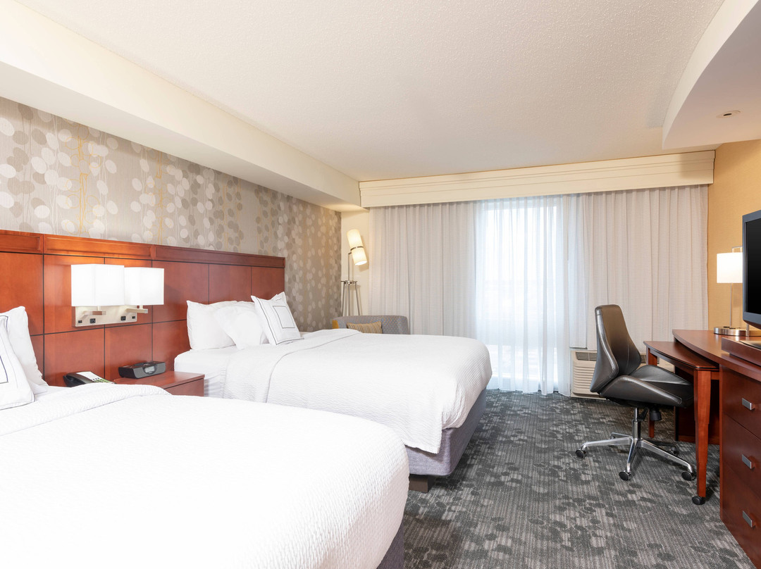 Courtyard by Marriott Milwaukee Airport主图
