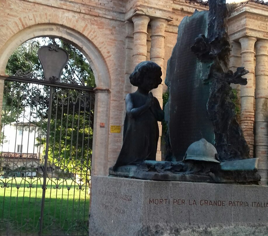 Monumento ai caduti .景点图片