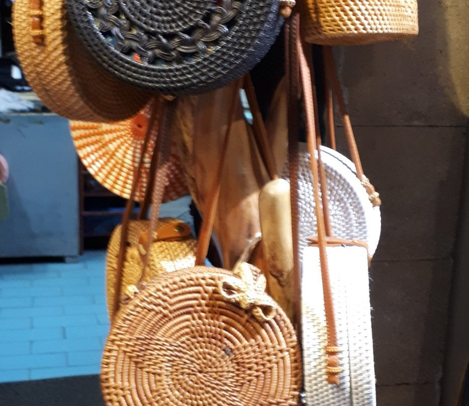 Alexis Leather Shop-罗德城必去景点