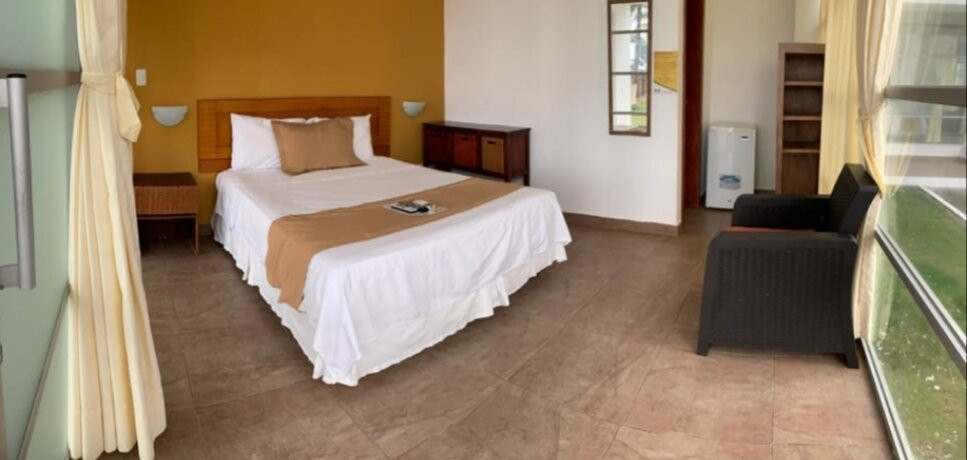 Playa Cristal Hotel主图