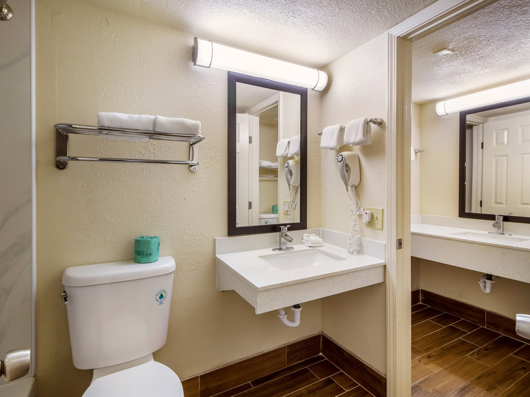 Red Roof Inn Houston East - I-10主图