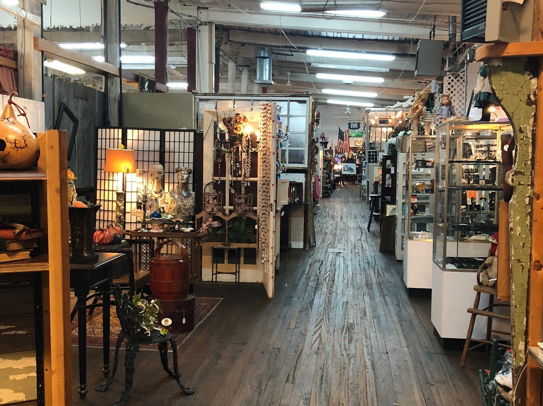 Oak Street Mill Antiques景点图片