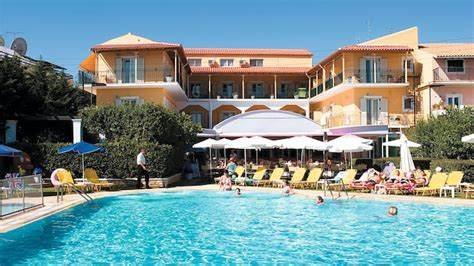 Three Brothers Pool Bar-Restaurant-Hotel-泳池