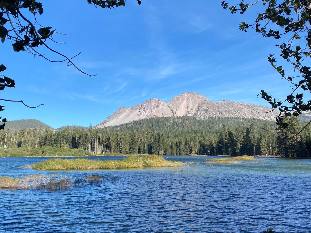 Manzanita Lake景点图片