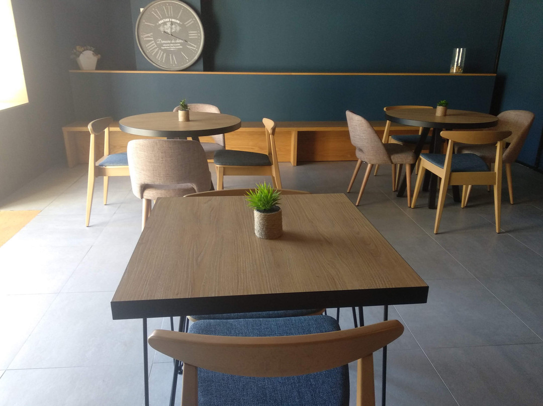 Vinhos do Bairro - Wine House-吉马良斯必去景点