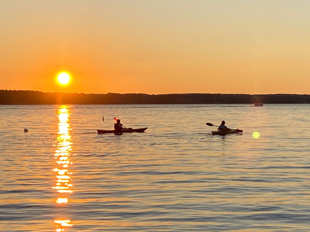 Yale Manor B&B And Yurts主图