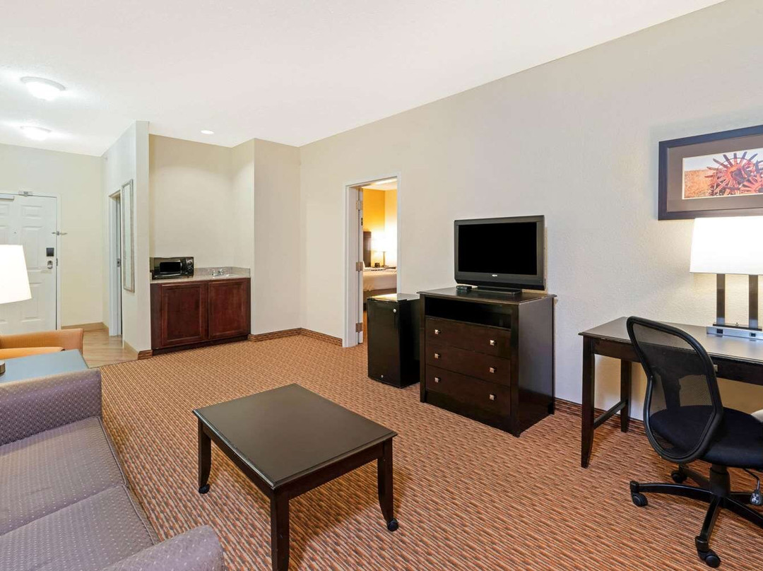 斯蒂尔沃特大学区拉昆塔温德姆套房酒店主图