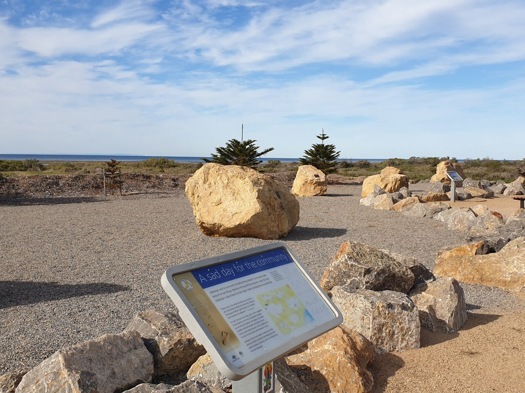 Sperm Whale Memorial-Ardrossan必去景点