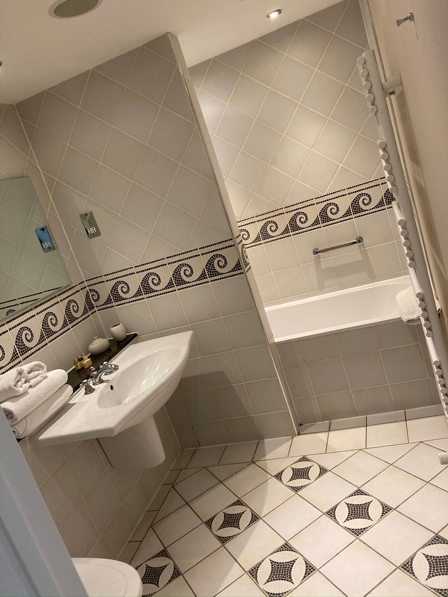 Cantley House Hotel-浴室