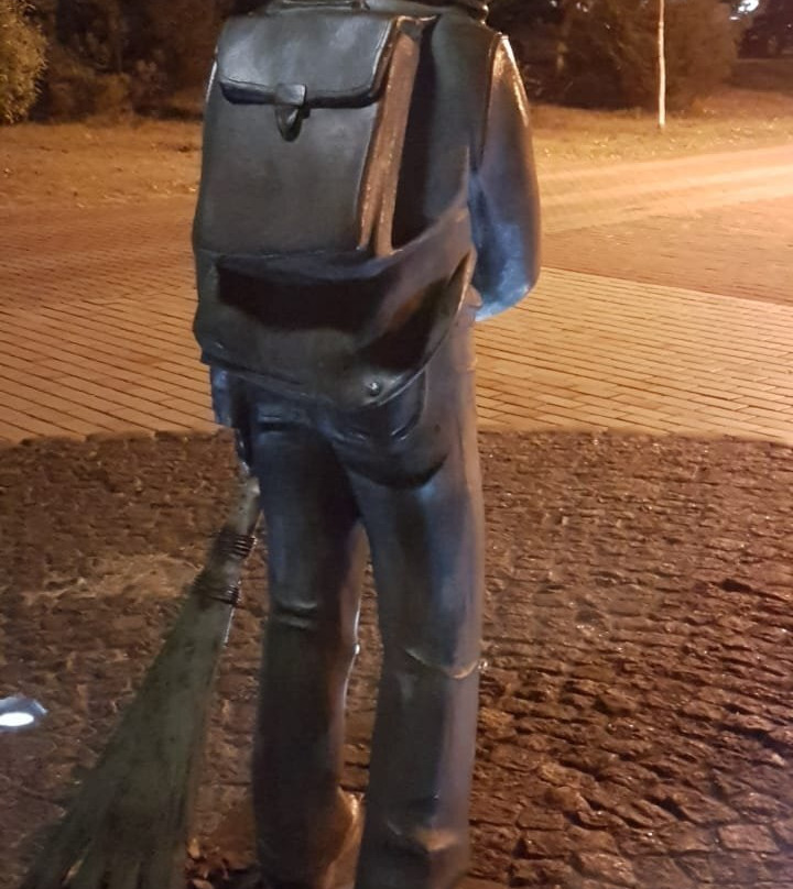 Monument Schoolboy Cleaner-Kerch必去景点
