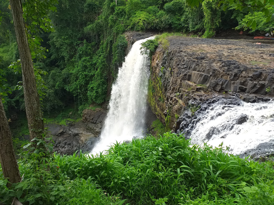 Bousra Waterfall-森莫诺隆必去景点