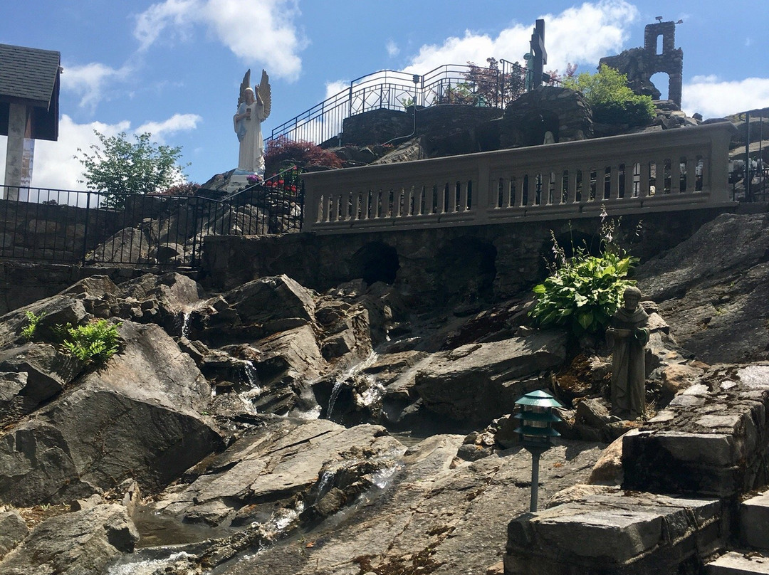 St. Margaret's Shrine景点图片
