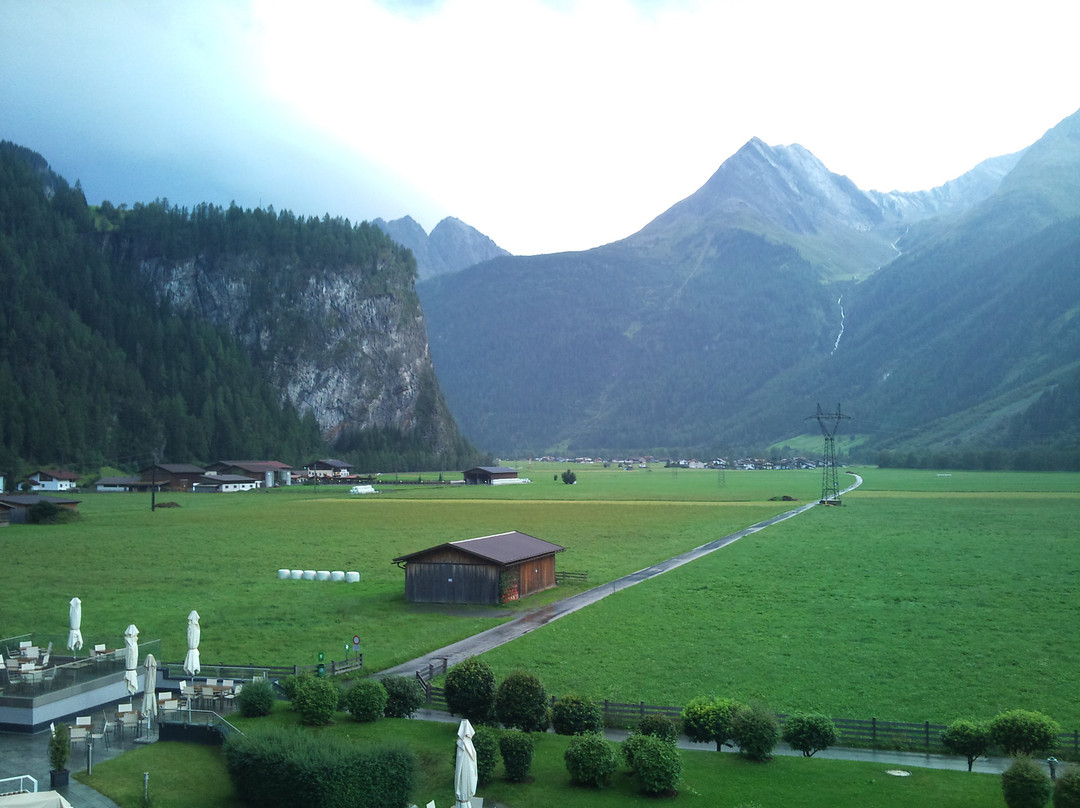 四星级水族圆顶高级酒店主图