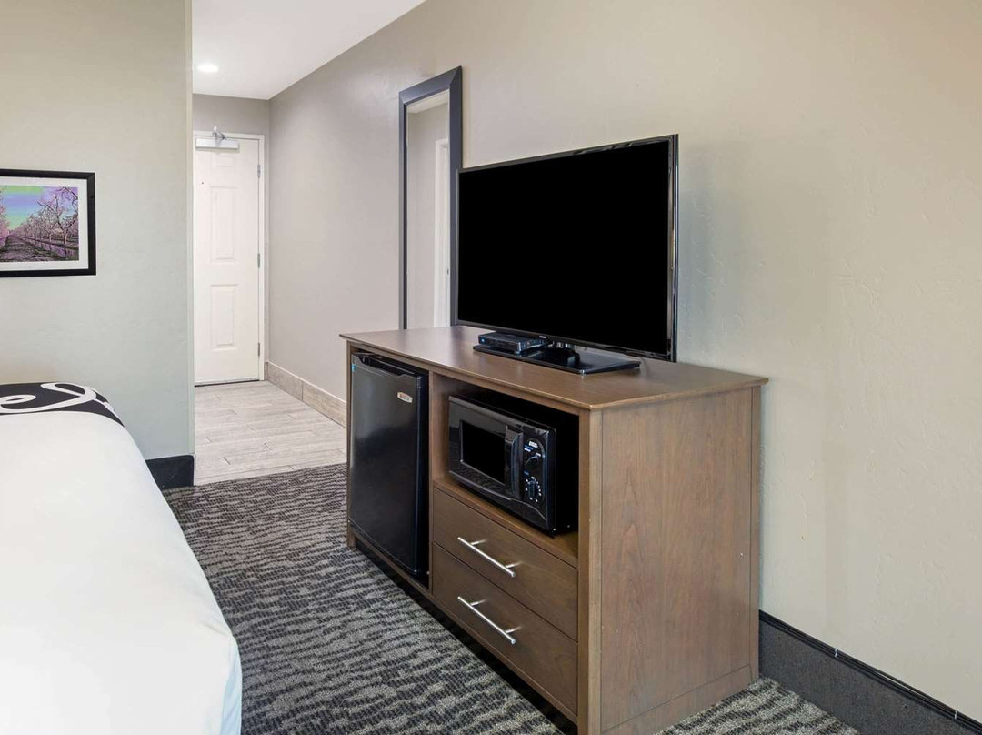 La Quinta Inn & Suites by Wyndham Visalia/Sequoia Gateway主图