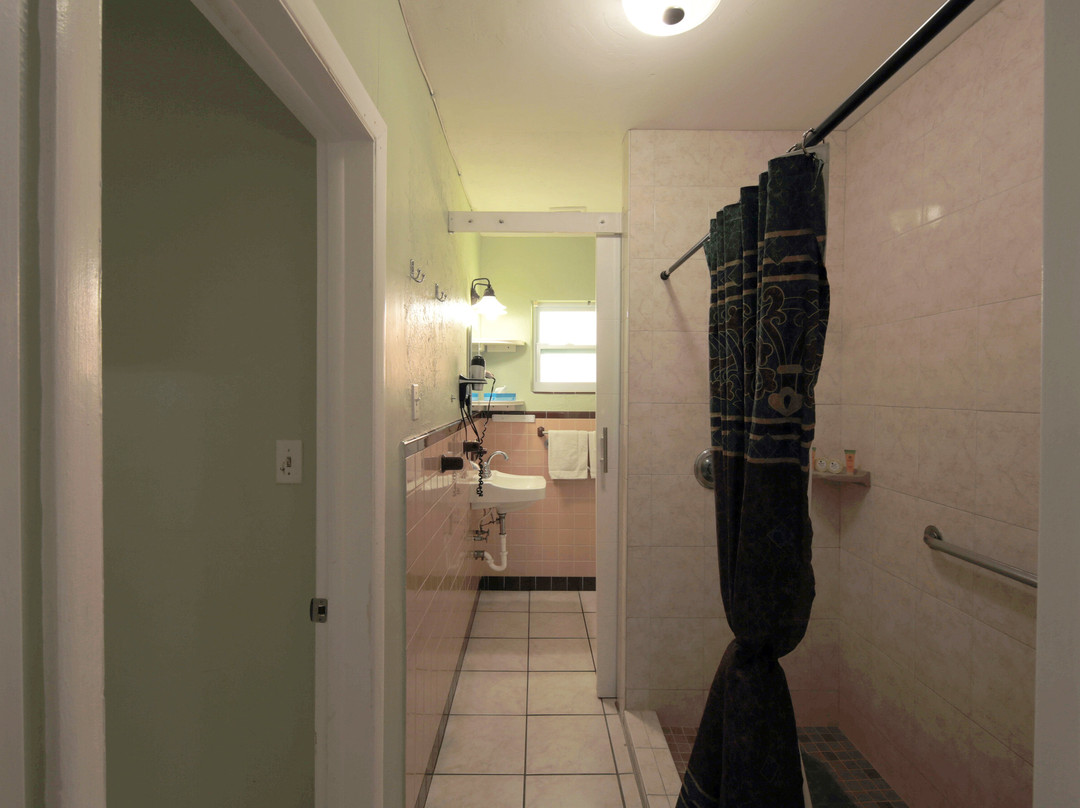 Sunshine Inn & Suites主图