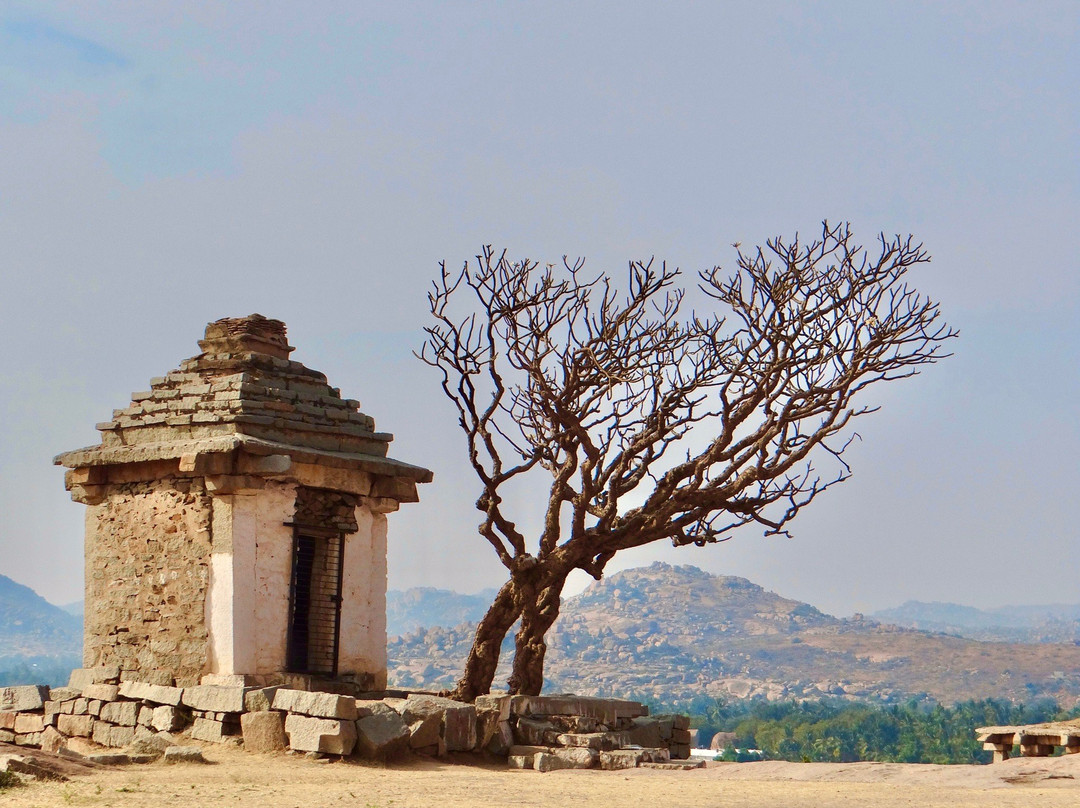 Hemakuta Hill Temple Complex景点图片