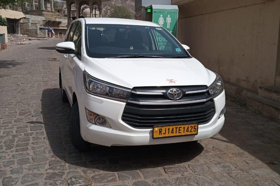 India saying namaste Trips-阿尔瓦必去景点