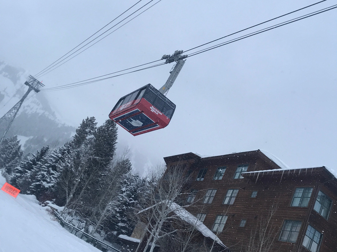 提顿俱乐部酒店主图