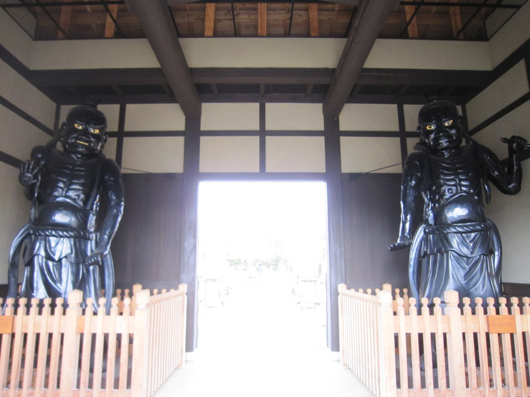 Nio Statues-饭山市必去景点