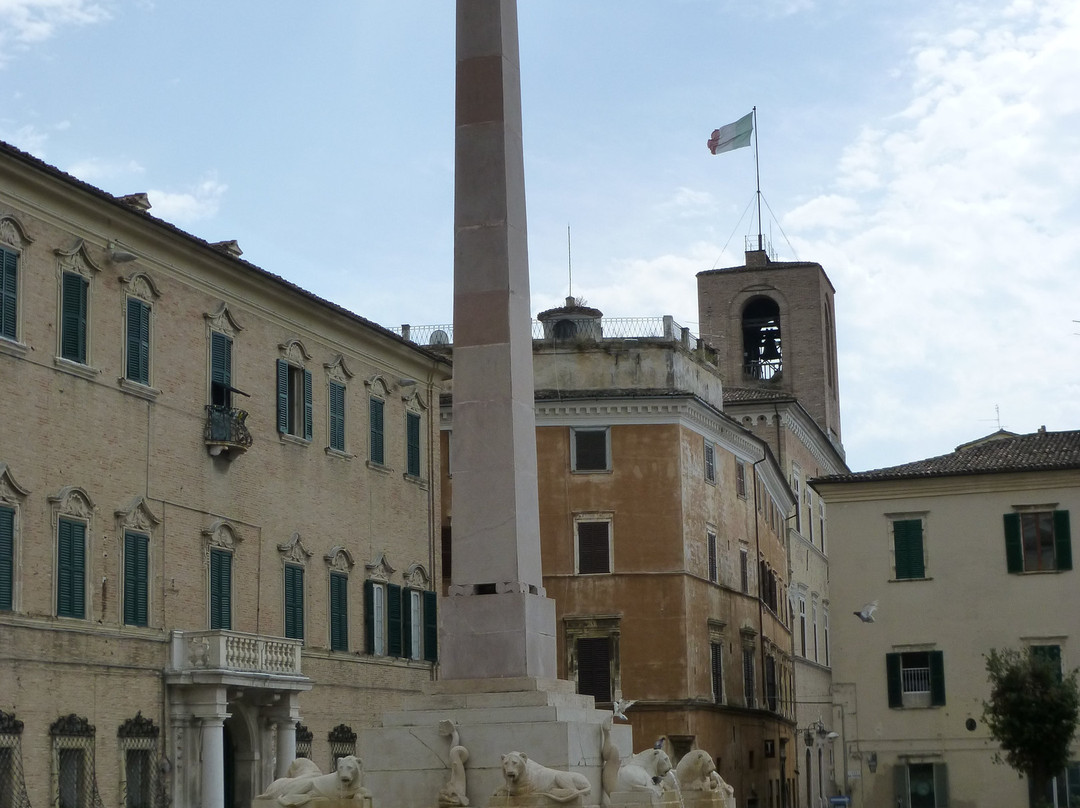 Piazza Federico II-杰西必去景点