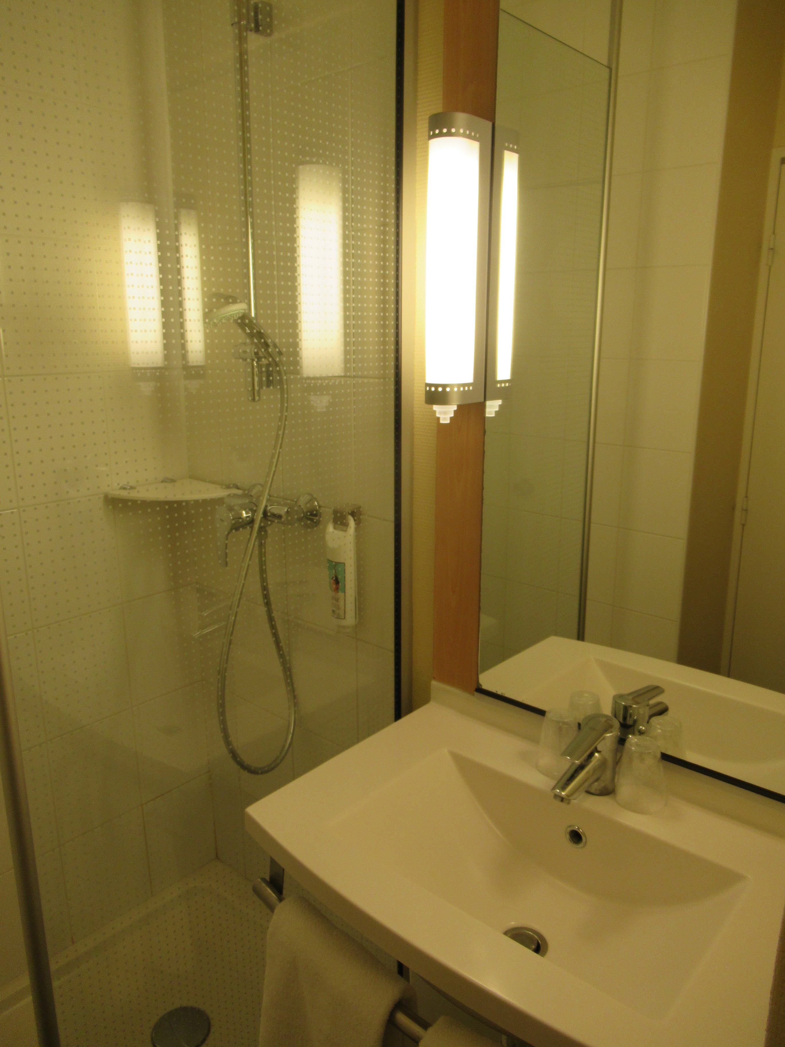 宜必思阿朗松酒店-浴室