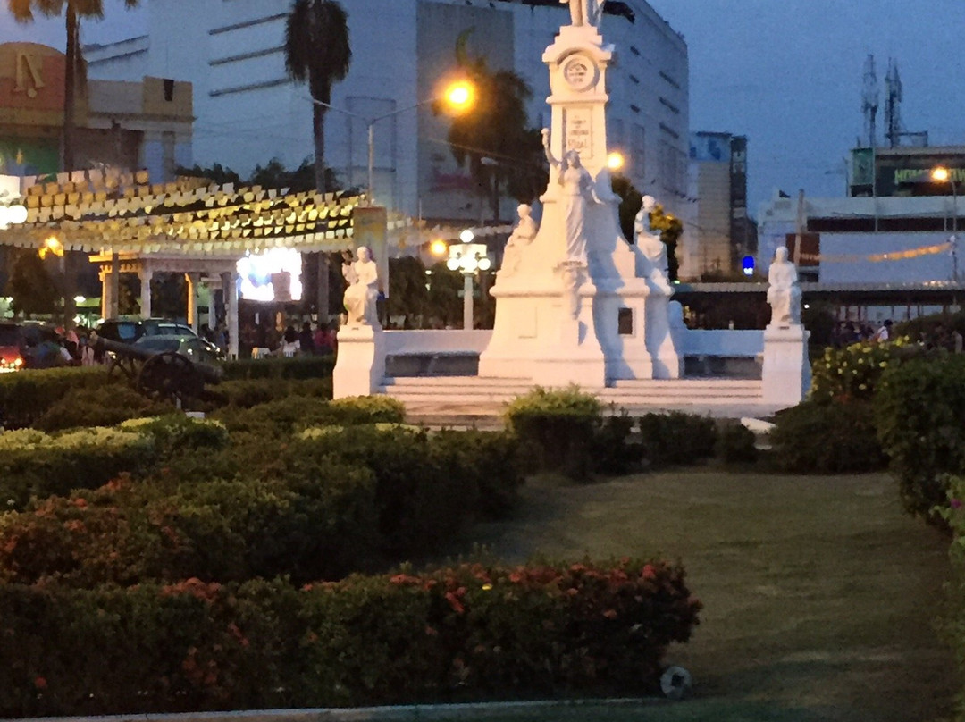 Plaza Pershing景点图片