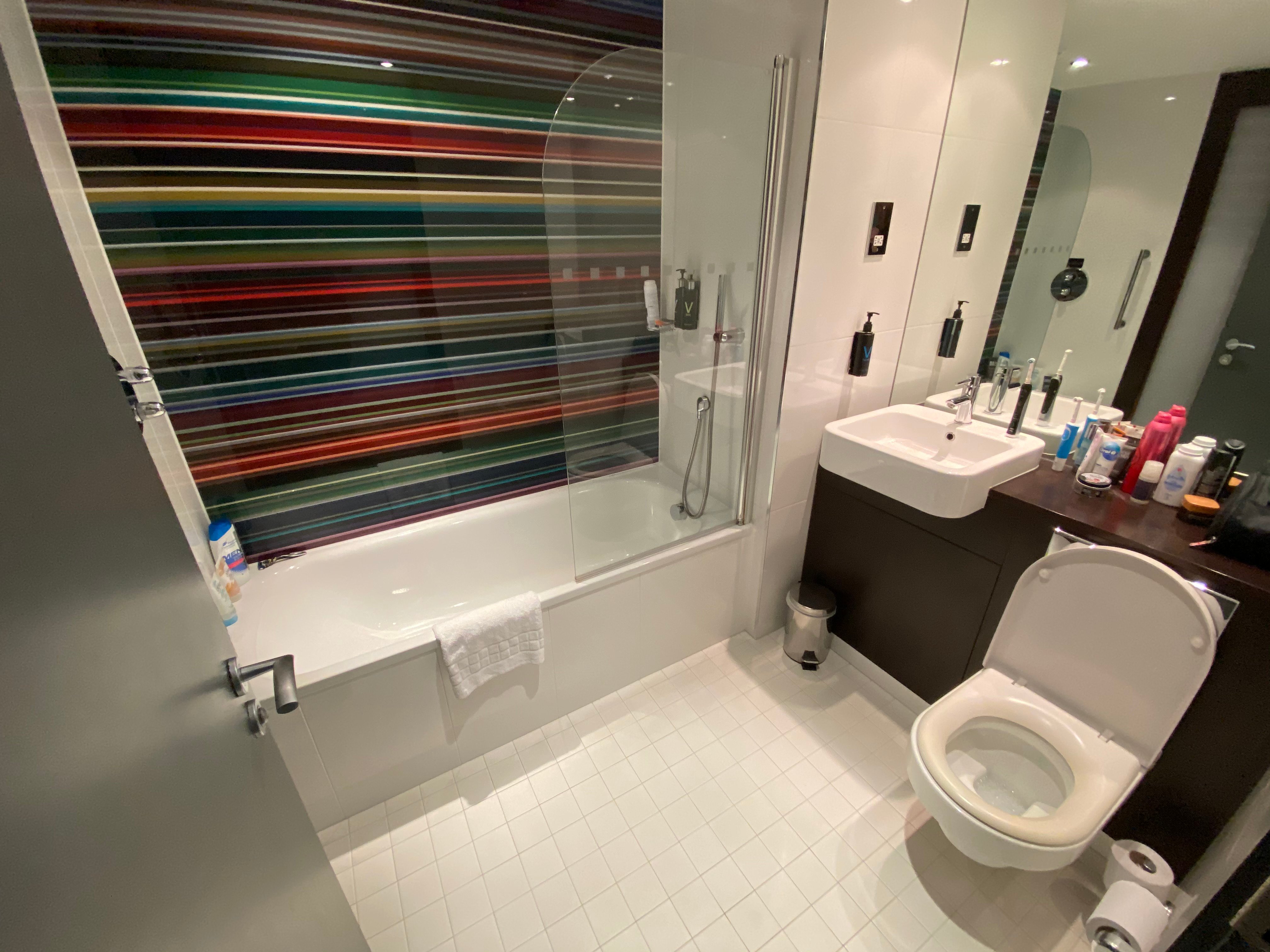 Village Hotel Solihull-浴室