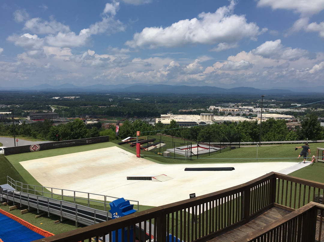 Liberty Mountain Snowflex Centre景点图片