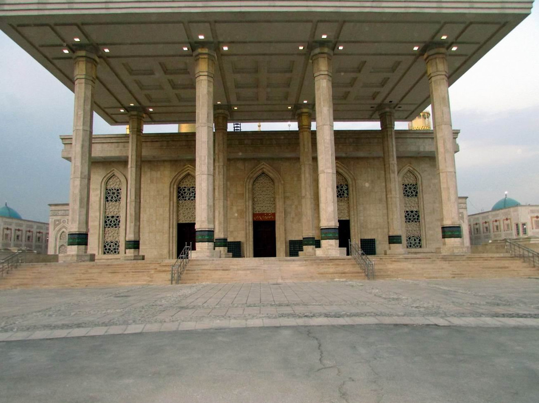 Holy shrine of Imam khomeini景点图片
