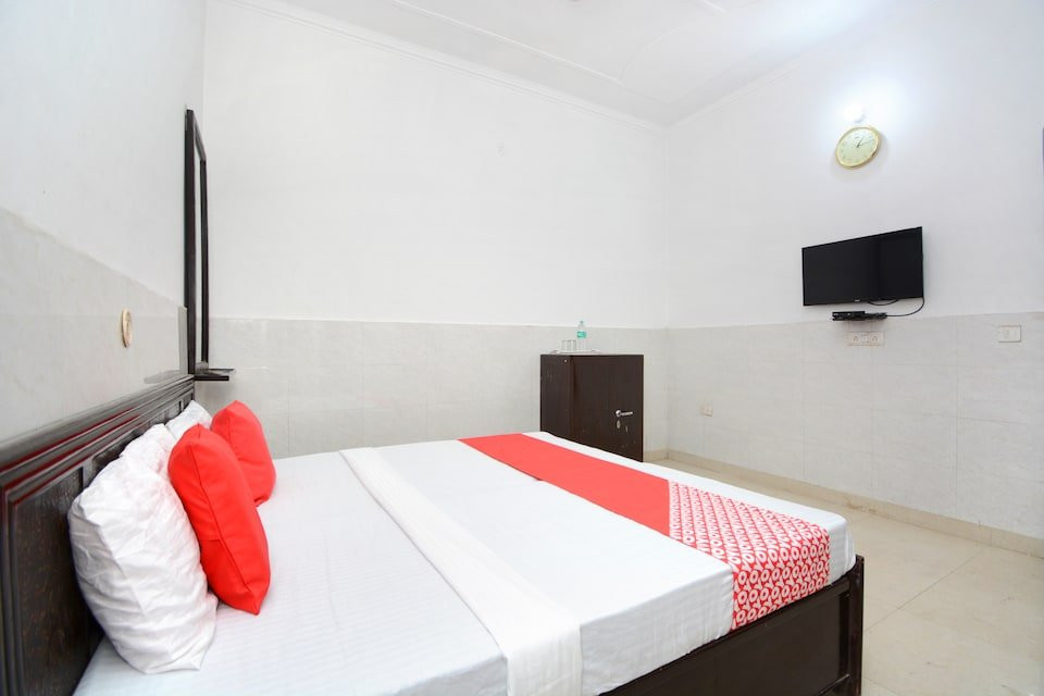 OYO 35794 Surya Guest House