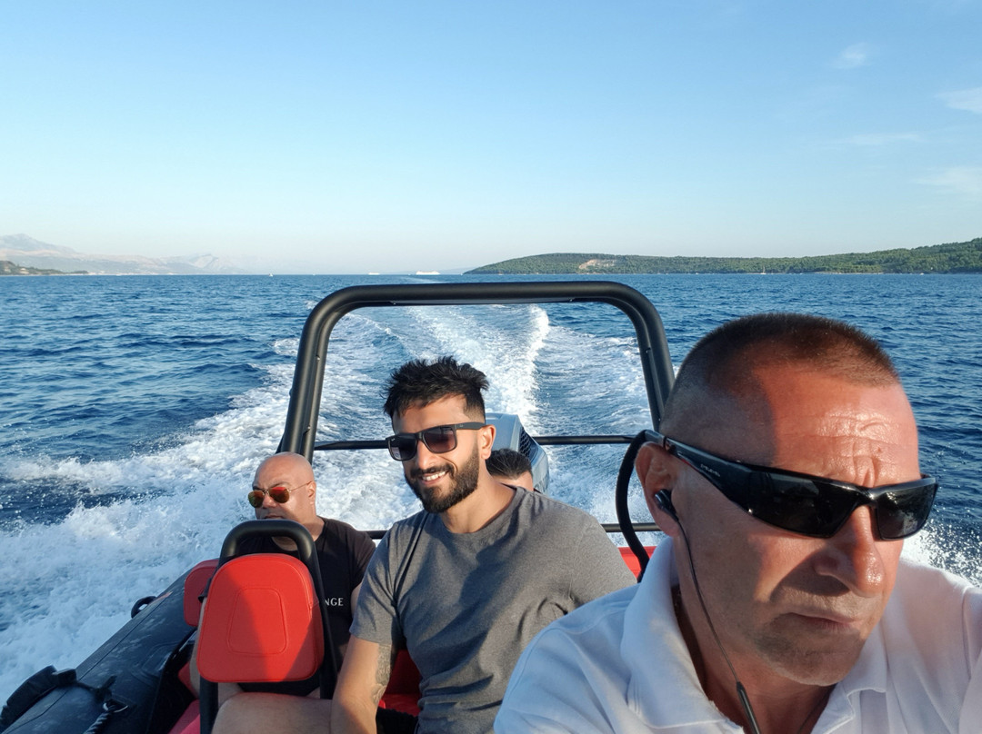 BlueCay Boat Transfers & Excursions景点图片